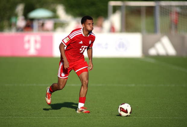 Soccer, Men s, Bundesliga, 2026–2027 Season, FC Rottach Egern vs. FC Bayern Munich, Friendly Match, Training Camp, Rottach Egern: Vincent Manuba of FC Bayern Munich on the attack with the ball