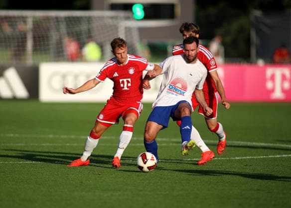 Soccer, Men s, Bundesliga, 2026–2027 Season, FC Rottach Egern vs. FC Bayern Munich, Friendly Match, Training Camp, Rottach Egern: Joshua Kimmich of FC Bayern Munich (left) in a tackle for the ball
