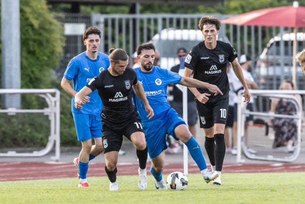 VfB Friedrichshafen vs. SSV Ulm 1846 Soccer, WfV Cup, 2nd Round, Zeppelinstadion Friedrichshafen, July 29, 2026, v l Dennis Chessa, SSV Ulm 1846 Soccer, 11, Erbas Emirhan VfB Friedrichshafen, 25 VfB Friedrichshafen vs. SSV Ulm 1846 Soccer, WfV Cup, Round 2, Zeppelinstadion Friedrichshafen, July 29, 2026, Photo by Lucca Fundel, Friedrichshafen, Zeppelinstadion, Baden-Württemberg, Germany