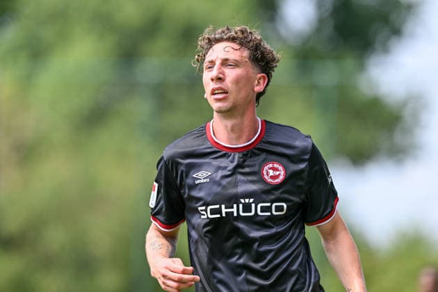 260731 Standard de Liege vs Arminia Bielefeld Jannik Rochelt (10) of Arminia Bielefeld during a friendly soccer game in the preparations ahead of the Jupiler Pro League season 2026 - 2027 between Standard de Liege and Arminia Bielefeld from Germany on July 31 , 2026 in Liege, Belgium. (Photo by Stijn Audooren Isosport) Liege SL16 Football Campus Liege Belgium  Copyright: xIsosportxStijnxAudoorenx