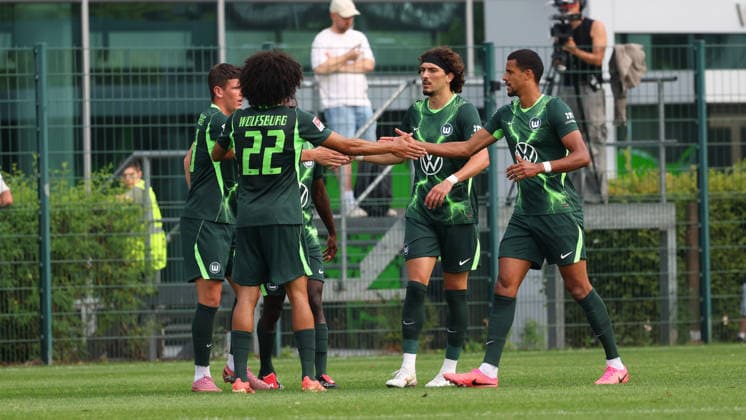 VfL vs. SC Telstar, Friendly Match in Wolfsburg, July 31, 2026, Soccer, Men s, 2026–2027 season, Friendly match, VfL Wolfsburg vs. SC Telstar, Robert Glatzel of VfL Wolfsburg celebrates with his teammates after scoring the 1–0 goal at VW Arena, Germany