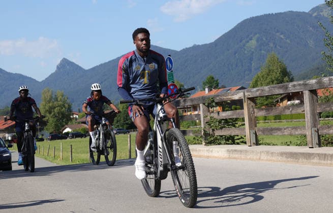 July 28, 2026, FC Bayern Munich, training camp at Lake Tegernsee, soccer, sports, pictured: Bara Sapoko Ndiaye (FC Bayern Munich), Wisdom Mike (FC Bayern Munich), and Alphons Davies (FC Bayern Munich)