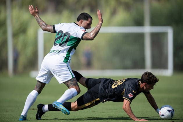Tete Morente of Elche and Enol of Córdoba during a preseason friendly match between Elche CF and Córdoba CF played in Oliva, Valencia, on July 31, 2026, in Spain (Oliva, Valencia, Spain) Copyright: xVicentexVidalx xAgenciaxLOFx