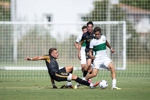 Isma Ruiz of Córdoba and Ali Houary of Elche during a preseason friendly match between Elche CF and Córdoba CF played in Oliva, Valencia, on July 31, 2026, in Spain (Oliva, Valencia, Spain) Copyright: xVicentexVidalx xAgenciaxLOFx