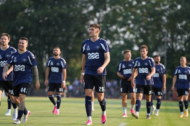 Soccer I Men s I 2026–2027 Season I Regionalliga Nord I Matchday 1 I SV Werder Bremen U23 vs. VfB Oldenburg I July 31, 2026 Marc Schröder 20, VfB Oldenburg, Nico Knystock 44, VfB Oldenburg, Mats Facklam 29, VfB Oldenburg, and Nick Otto 21, VfB Oldenburg, in high spirits before kickoff at Bremen Stadium, Field 11, Bremen, Germany Copyright: xLobeca JonasxBoningx