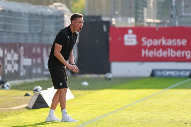 Kevin Stotz, Coach, Head Coach, SVS, giving instructions, gesturing, gesturing with his arms, cutout, full-body, single frame, single photo, action, is angry, shouting, screaming, screaming, July 31, 2026, Sandhausen, Germany, soccer, bfv Association Cup, 3rd round, SV Sandhausen vs. TSG 1862 09 Weinheim xozx