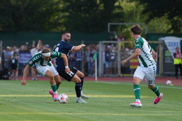 Soccer I Men s I 2026–2027 Season I Regionalliga Nord I Matchday 1 I SV Werder Bremen U23 vs. VfB Oldenburg I July 31, 2026 Noah Weissbach (25), SV Werder Bremen II, vs. Leon Demaj (10), VfB Oldenburg, Bremen Stadium Grounds, Field 11, Bremen, Germany Copyright: xLobeca JonasxBoningx