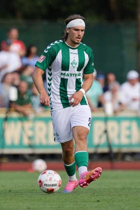Noah Weißbach, SV Werder Bremen II, age 25, on the ball, isolated shot, single frame, full body, action, game scene, July 31, 2026, Bremen, Germany, soccer, Regionalliga Nord, SV Werder Bremen II vs. VfB Oldenburg xobx