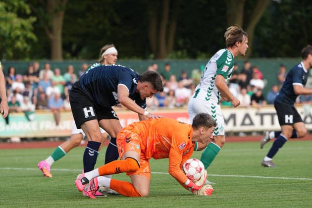 Soccer I Men s I 2026–2027 Season I Regionalliga Nord I Matchday 1 I SV Werder Bremen U23 vs. VfB Oldenburg I July 31, 2026 Nick Otto 21, VfB Oldenburg and Tim Taddäus Hüneke 1, SV Werder Bremen II, Bremen Stadium Complex, Field 11, Bremen, Germany Copyright: xLobeca JonasxBoningx