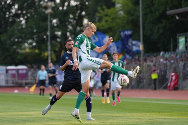 Soccer I Men s I 2026–2027 Season I Regionalliga Nord I Matchday 1 I SV Werder Bremen U23 vs. VfB Oldenburg I July 31, 2026 Leon Demaj 10, VfB Oldenburg and Paul Bellmann 22, SV Werder Bremen II, Bremen Stadium Complex, Field 11, Bremen, Germany Copyright: xLobeca JonasxBoningx