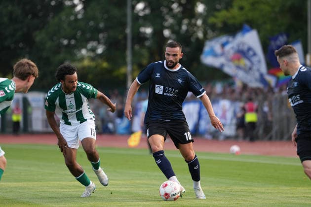 Soccer I Men s I 2026–2027 Season I Regionalliga Nord I Matchday 1 I SV Werder Bremen U23 vs. VfB Oldenburg I July 31, 2026 Mario Mbassi 15, SV Werder Bremen II vs. Leon Demaj 10, VfB Oldenburg, Bremen Stadium Grounds, Field 11, Bremen, Germany Copyright: xLobeca JonasxBoningx