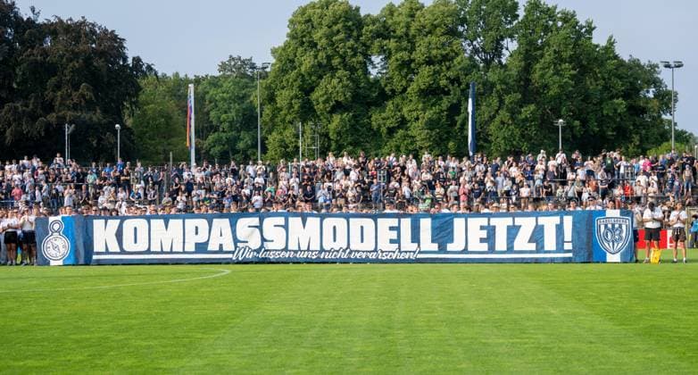 Soccer, Men s, 2026–2027 Season, Regionalliga Northeast, Matchday 2, SV Babelsberg 03 vs. FC Carl Zeiss Jena; fans from Jena and Babelsberg pictured demonstrating before the game for a promotion reform for the Regionalligas—champions must be promoted, Kompass model now—July 31, 2026, Copyright: xMatthiasxKochx