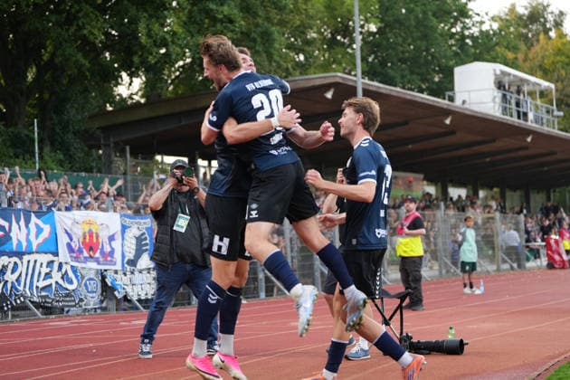 Soccer I Men s I 2026–2027 Season I Regionalliga Nord I Matchday 1 I SV Werder Bremen U23 vs. VfB Oldenburg I July 31, 2026 Celebration after Marc Schröder s penalty kick goal (20), VfB Oldenburg and goal scorer Mats Facklam (29), VfB Oldenburg, Bremen Stadium Grounds, Field 11, Bremen, Germany Copyright: xLobeca JonasxBoningx