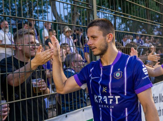 Soccer, Men s, 2026–2027 Season, Regionalliga Northeast, Matchday 2, SV Tasmania Berlin vs. FC Erzgebirge Aue, Patrick Kapp (Aue), Celebrating with fans after the final whistle, July 31, 2026, Copyright: xSebastianxRäppold MatthiasxKochx