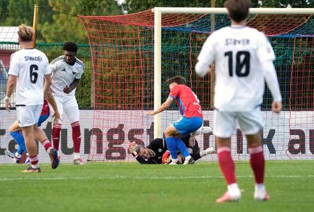 Photo: Goalkeeper Tim Roby of KIPS Phönix makes a save against Jannes WULFF. Drochtersen Soccer, Regionalliga Nord, Matchday 1 on Fri, July 31, 2026: SV Drochtersen vs. Phönix Lübeck