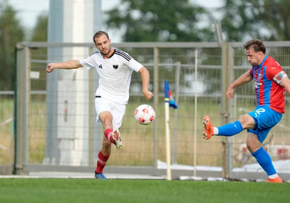 Photo by Julian Gino Markvoort: Phönix vs. Nico von der REITH Drochtersen; on the right, Regionalliga Nord soccer, Matchday 1 on Friday, July 31, 2026: SV Drochtersen vs. Phönix Lübeck