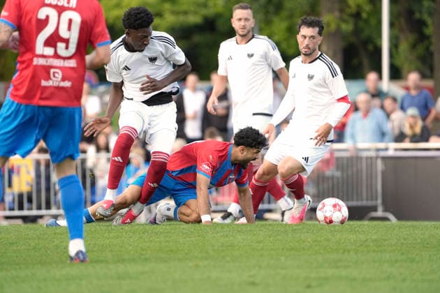 Photo: Allah Aid HAMID, Drochtersen vs. Karim Hüneburg, Phönix in white; Regional League North, Matchday 1 on Fri, July 31, 2026; SV Drochtersen vs. Phönix Lübeck