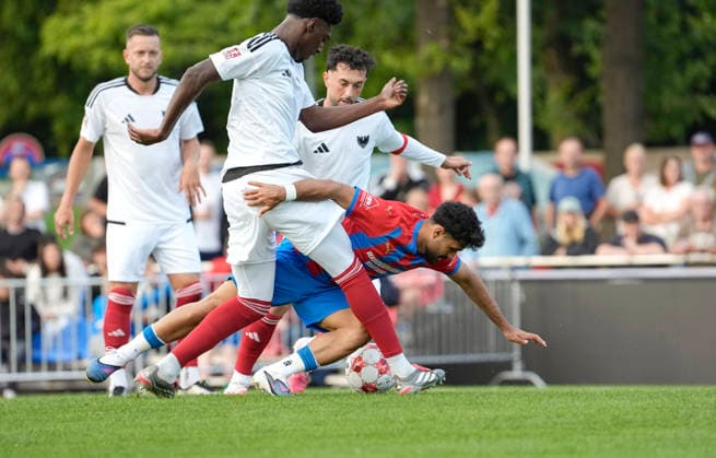 Photo: Allah Aid HAMID, Drochtersen vs. Karim Hüneburg, Phönix in white; Regional League North, Matchday 1 on Fri, July 31, 2026; SV Drochtersen vs. Phönix Lübeck