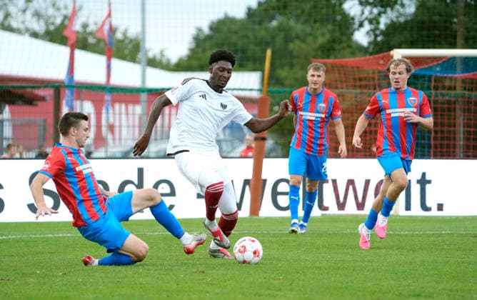 Photo by Karim Hüneburg: Phönix vs. Jannes Elfers (left), Drochtersen Soccer, Regionalliga Nord, Matchday 1 on Fri, July 31, 2026, SV Drochtersen vs. Phönix Lübeck