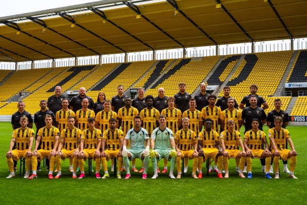 TSV Alemannia Aachen 1900 e.V., 3rd Division, Team Photo Session 2026–2027, Team photo, back row, from left to right: Jörg Laufenberg, Patrick Kowal, Wera Bosseler, Sven Vonderhagen, Dr. Thorsten Rohde, Dr. Alexander Mauckner, Nils Perius, Simon Fries, Youssef Baaoui, Amine Abouer Raja; middle row, from left to right: Mersad Selimbegovic, Ilyas Trenz, Petros Bagkalianis, Valmir Sulejmani, Marius Wegmann, Emmanuel Elekwa, Gideon Jung, Louis Köster, Danilo Wiebe, Joel da Silva Kiala, Mika Hanraths, Ivica Ljubicic, Amer Mujicic; front row, from left to right: Mika Schroers, Mika Pobric, Daniel Starodid, Faton Ademi, Mehdi Loune, Manuel Riemann, Stefan Bajic, Lukas Scepanik, Ken Izekor, Meiko Waeschenbach, Fabio Torsiello, Matti Wagner, GER, TSV Alemannia Aachen 1900 e.V., 3. Liga, Photo Shoot 2026–2027 GER, TSV Alemannia Aachen 1900 e.V., 3rd Division, Photo Session 2026–2027, Aachen Team Photo Copyright: xEibner-Pressefoto J.xDerondeaux EP_JDU
