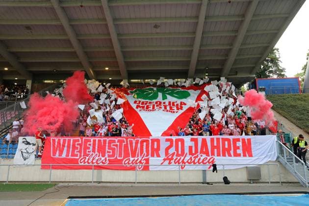 Regionalliga West Bonner SC Rot Weiß Oberhausen ** FOR EDITORIAL USE ONLY ** EDITORIAL USE ONLY ** p Choreography by RWO fans Bonner SC RWO Location Bonn, Sportpark Nord Date July 31, 2026 Germany North Rhine-Westphalia Bonn Copyright MichaxKorb Copyright: MichaxKorb doc86yk965u5z7eljz21y4t ,EDITORIAL USE ONLY Copyright: MichaxKorb