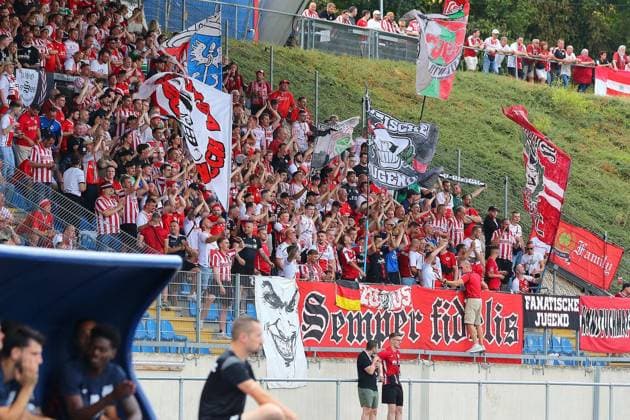 Regionalliga West Bonner SC Rot Weiß Oberhausen ** FOR EDITORIAL PURPOSES ONLY ** EDITORIAL USE ONLY ** p RWO Fans Bonner SC RWO Location Bonn, Sportpark Nord Date July 31, 2026 Germany North Rhine-Westphalia Bonn Copyright MichaxKorb Copyright: MichaxKorb doc86yk97ycdkpb671jc9z ,EDITORIAL USE ONLY Copyright: MichaxKorb