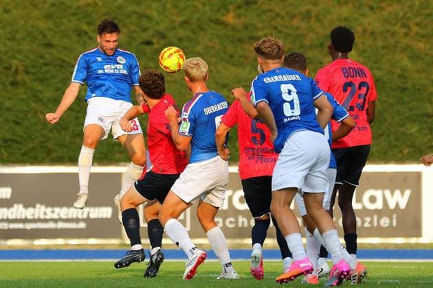 Regionalliga West: Bonner SC vs. Rot-Weiß Oberhausen ** FOR EDITORIAL USE ONLY ** EDITORIAL USE ONLY ** p Nils Winter heading the ball Bonner SC RWO Location Bonn, Sportpark Nord Date July 31, 2026 Germany North Rhine-Westphalia Bonn Copyright MichaxKorb Copyright: MichaxKorb doc86yk98a9ps97iowm9wx ,EDITORIAL USE ONLY Copyright: MichaxKorb