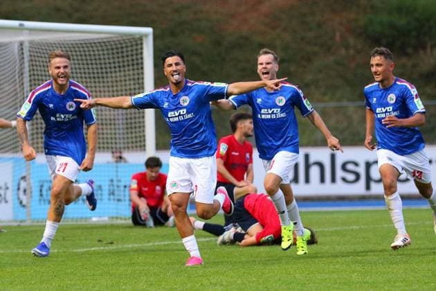 Regionalliga West Bonner SC vs. Rot-Weiß Oberhausen ** FOR EDITORIAL USE ONLY ** EDITORIAL USE ONLY ** p Exuberant celebration after Arda Süne’s 2–1 goal for Bonner SC against RWO Location: Bonn, Sportpark Nord Date: July 31, 2026 Germany, North Rhine-Westphalia, Bonn Copyright MichaxKorb Copyright: MichaxKorb doc86ykfnnaazs5k4qyc1s ,EDITORIAL USE ONLY Copyright: MichaxKorb