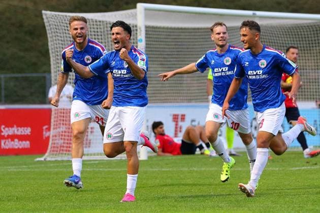 Regionalliga West Bonner SC vs. Rot-Weiß Oberhausen ** FOR EDITORIAL USE ONLY ** EDITORIAL USE ONLY ** p Exuberant celebration after Arda Süne’s 2–1 goal for Bonner SC against RWO Location: Bonn, Sportpark Nord Date: July 31, 2026 Germany, North Rhine-Westphalia, Bonn Copyright MichaxKorb Copyright: MichaxKorb doc86ykfntscrb1ccjx6clb ,EDITORIAL USE ONLY Copyright: MichaxKorb