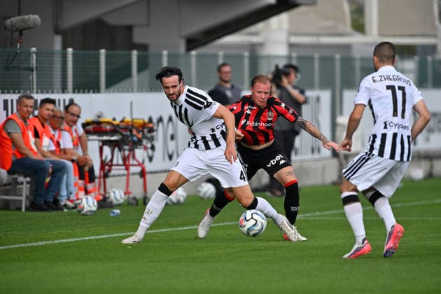 IPA87144445 - Federico Gatti of Juventus FC and Melvin Bard of OGC Nice during a 2026 27 preseason friendly match between Juventus FC and OGC Nice at the Continassa Training Center on July 31, 2026, in Turin, Italy — Photo by Giuliano Marchisciano  Copyright: xGiulianoxMarchisciano IPAxSportx xx 87144445