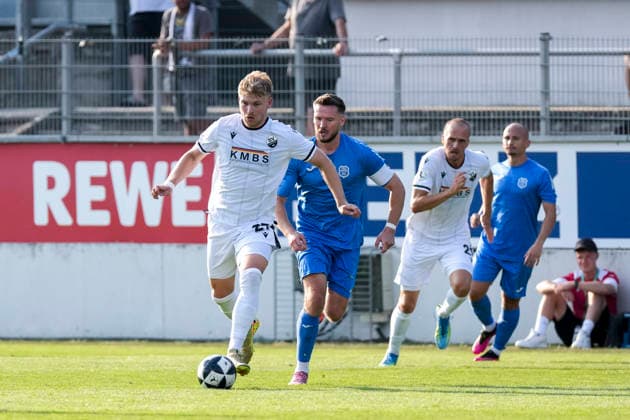 From left: Stefan Maderer (SVS), 27, Niklas Schneider (TSG), 10, tackle, game scene, duel, tackle, tackling, dynamic, action, 07 31 2026, Sandhausen, Germany, soccer, bfv Association Cup, 3rd round, SV Sandhausen vs. TSG 1862 09 Weinheim xozx