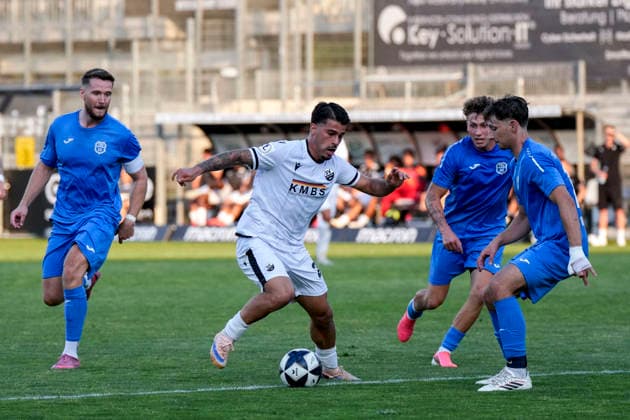 From left: Tasos Leonidis (SVS), 29, on the ball; Finn Jörg Hoffmann (TSG), 14, tackle, game scene, duel, tackle, tackling, dynamism, action, July 31, 2026, Sandhausen, Germany, soccer, bfv Association Cup, 3rd round, SV Sandhausen vs. TSG 1862 09 Weinheim xozx