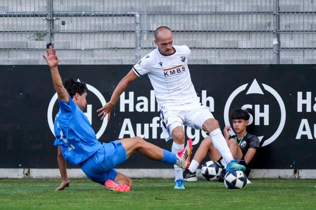 From left: Enes Koray Görgülü (TSG), 2; Phil Halbauer (SVS), 20; tackle, game scene, duel, tackle, tackling, dynamism, action, July 31, 2026, Sandhausen, Germany, soccer, bfv Association Cup, 3rd round, SV Sandhausen vs. TSG 1862 09 Weinheim xozx