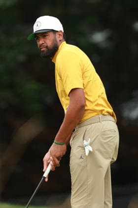 Rocket Classic DETROIT, MICHIGAN - JULY 31: Tony Finau of the United States plays his putt on the 9th green during the second round of the Rocket Classic 2026 at the Detroit Country Club in Detroit, Michigan, MI, USA Friday, July 31, 2026. Detroit Michigan United States  Copyright: xJorgexLemusx originalFilename:lemus-rocketcl260731_np8gc.jpg