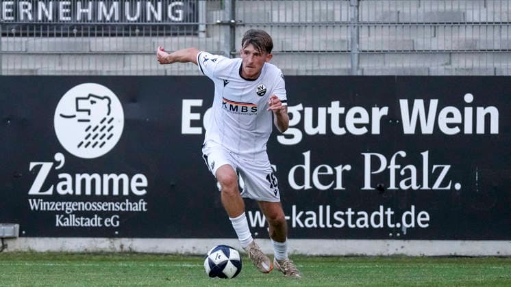 Tim Korzuschek SVS, 18, with the ball, cutout, full body, single frame, single photo, action, July 31, 2026, Sandhausen, Germany, soccer, bfv Association Cup, 3rd round, SV Sandhausen vs. TSG 1862 09 Weinheim xozx