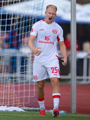 Andreas Hanche Olsen of 1 FSV Mainz 05 celebrates after scoring his team s first goal during the preseason friendly match between 1 FSV Mainz 05 and Shabab Al Ahli at the Grenzlandstadium Arena on July 31, 2026 in Kufstein, Austria. Photo by Marco Steinbrenner, DeFodi Images