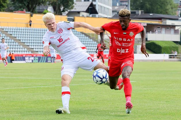 Otto Ruoppi of 1 FSV Mainz 05 and Igor Gomes of Shabab Al Ahli battle for the ball during the preseason friendly match between 1 FSV Mainz 05 and Shabab Al Ahli at the Grenzlandstadium Arena on July 31, 2026 in Kufstein, Austria. Photo by Marco Steinbrenner, DeFodi Images