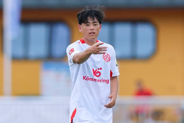 Taiyu Yamasaki of 1 FSV Mainz 05 gestures during the preseason friendly match between 1 FSV Mainz 05 and Shabab Al Ahli at the Grenzlandstadium Arena on July 31, 2026, in Kufstein, Austria. Photo by Marco Steinbrenner, DeFodi Images