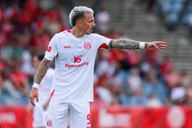 Phillip Tietz of 1 FSV Mainz 05 gestures during the preseason friendly match between 1 FSV Mainz 05 and Shabab Al Ahli at the Grenzlandstadium Arena on July 31, 2026, in Kufstein, Austria. Photo by Marco Steinbrenner, DeFodi Images