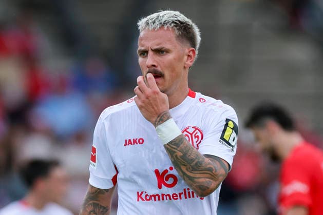 Phillip Tietz of 1 FSV Mainz 05 looks dejected during the preseason friendly match between 1 FSV Mainz 05 and Shabab Al Ahli at the Grenzlandstadium Arena on July 31, 2026 in Kufstein, Austria. Photo by Marco Steinbrenner, DeFodi Images
