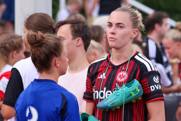 Bad Nauheim, Germany, July 31, 2026: Friendly match between Eintracht Frankfurt Women and Racing Club de Strasbourg. Pictured, from left: Kristin Kögel (SGE) and Laura Freigang (SGE) Copyright: HMBxMedia MadeleinexFantini