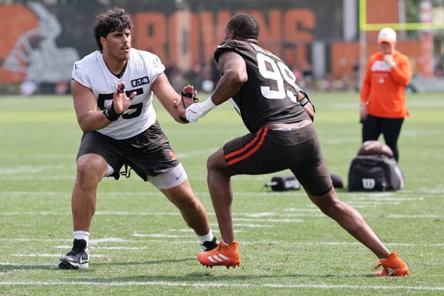 Cleveland Browns Spencer Fano (55) pass blocks against Julian Okwara (99) during training camp in Berea, Ohio on Friday July 31, 2026.  CLE20260731104 AARONxJOSEFCZYK