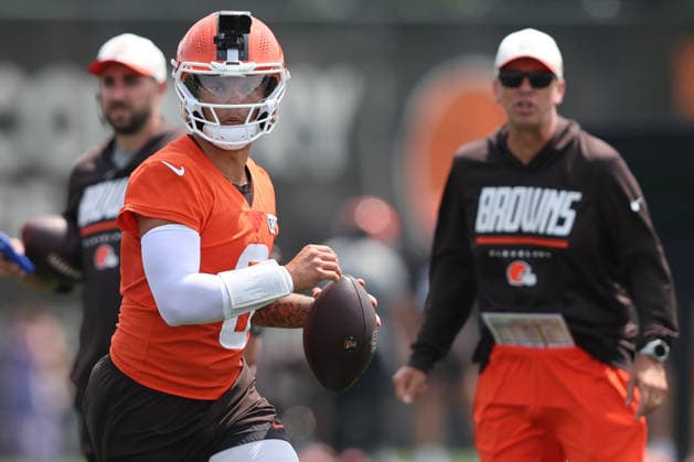 Cleveland Browns Dillon Gabriel (6) looks to throw a pass during training camp in Berea, Ohio on Friday July 31, 2026.  CLE20260731118 AARONxJOSEFCZYK