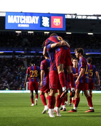 Birmingham City gegen Barcelona, 31. Juli 2026, Birmingham, Vorbereitungsspiel: Birmingham City gegen Barcelona. Hazma Abdelkarim von Barcelona feiert mit seinen Mannschaftskollegen das zweite Tor. Foto: Jacques Feeney, Offside, Birmingham, Großbritannien  Copyright: xJacquesxFeeneyx xOffsidexOffside