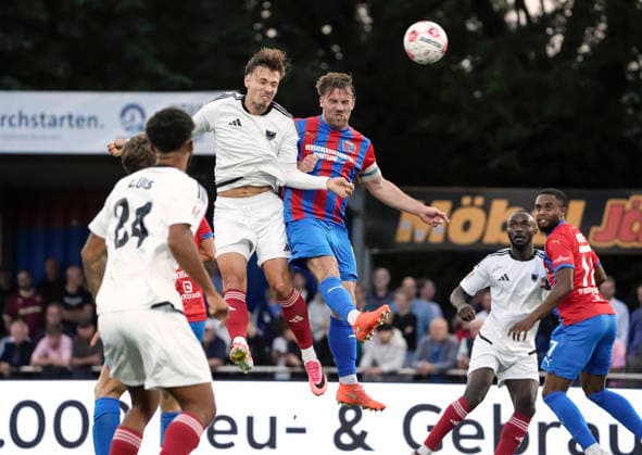 Photo: Nico from REITH Drochtersen vs. Jonathan STÖVER Phönix; on the left, Regionalliga Nord soccer, Matchday 1 on Fri, July 31, 2026: SV Drochtersen Phönix Lübeck 2–1