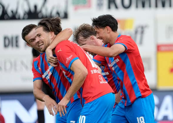 Photo: Drochtersen players celebrate after Christopher SCHEPP s 1-1 equalizer. Regional League North, Matchday 1, Fri, July 31, 2026: SV Drochtersen vs. Phönix Lübeck, 2-1