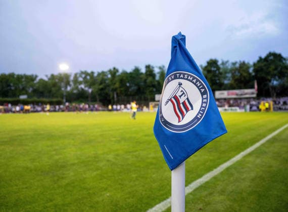 Soccer, Men s, 2026–2027 Season, Northeast Regional League, Matchday 2, SV Tasmania Berlin vs. FC Erzgebirge Aue, Corner flag with the Tasmania logo, July 31, 2026, Copyright: xSebastianxRäppold MatthiasxKochx