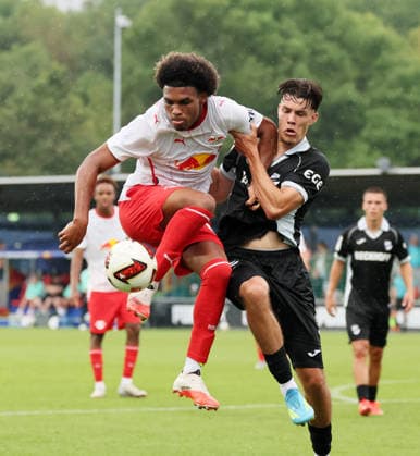RB Leipzig vs. Verl Friendly Match, Leipzig, August 1, 2026, Red Bull Campus, Soccer, Friendly Match, RB Leipzig vs. SC Verl, Pictured from left: Samba Konate 45, RB Leipzig, Felix Vogler 27, Verl, For editorial use only, Picture Point