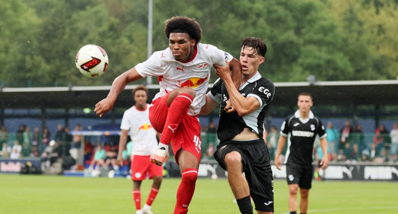 RB Leipzig vs. Verl Friendly Match, Leipzig, August 1, 2026, Red Bull Campus, Soccer, Friendly Match, RB Leipzig vs. SC Verl, Pictured from left: Samba Konate 45, RB Leipzig, Felix Vogler 27, Verl, For editorial use only, Picture Point