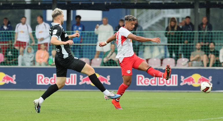 RB Leipzig vs. Verl Friendly Match, Leipzig, August 1, 2026, Red Bull Campus, Soccer, Friendly Match, RB Leipzig vs. SC Verl, Pictured from left: Paul Lehmann (14), Verl; Benjamin Henrichs (39), RB Leipzig; For editorial use only, Picture Point